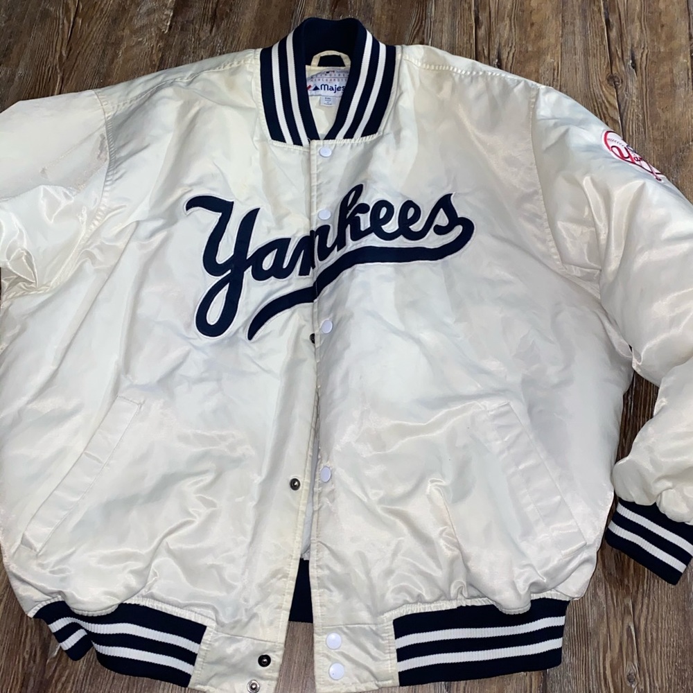 Vintage NY Yankees satin bomber jacket (Majestic)